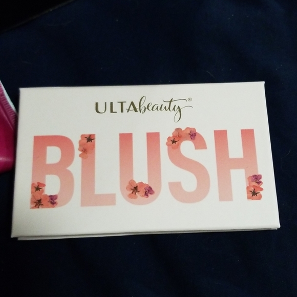 Ulta beauty Blush palette - Picture 1 of 2